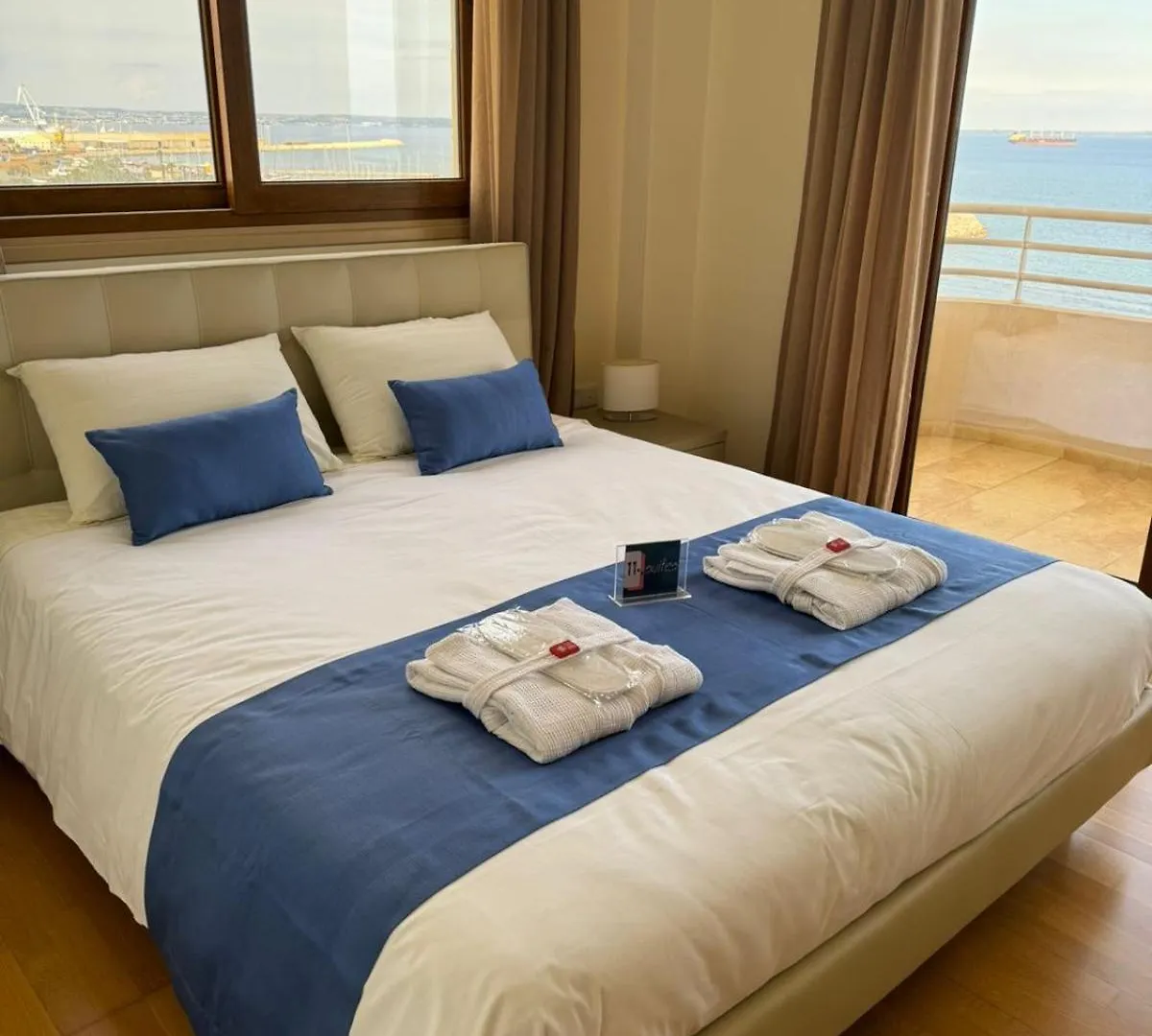 Lejlighed 11 Suites - Golden Sunrise Suite Larnaca